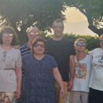 Persones usuàries d'APASA amb ulleres d'observació de l'eclipsi solar 2026