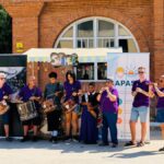 La Colla de Dolçainers i Tabaleters Sanfaina d’Amposta tocant música a APASA en motiu de les festes majors