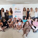Fotografia grupal dels professionals d'APASA i ISNA en una formació snoezelen amb Marc Thiry