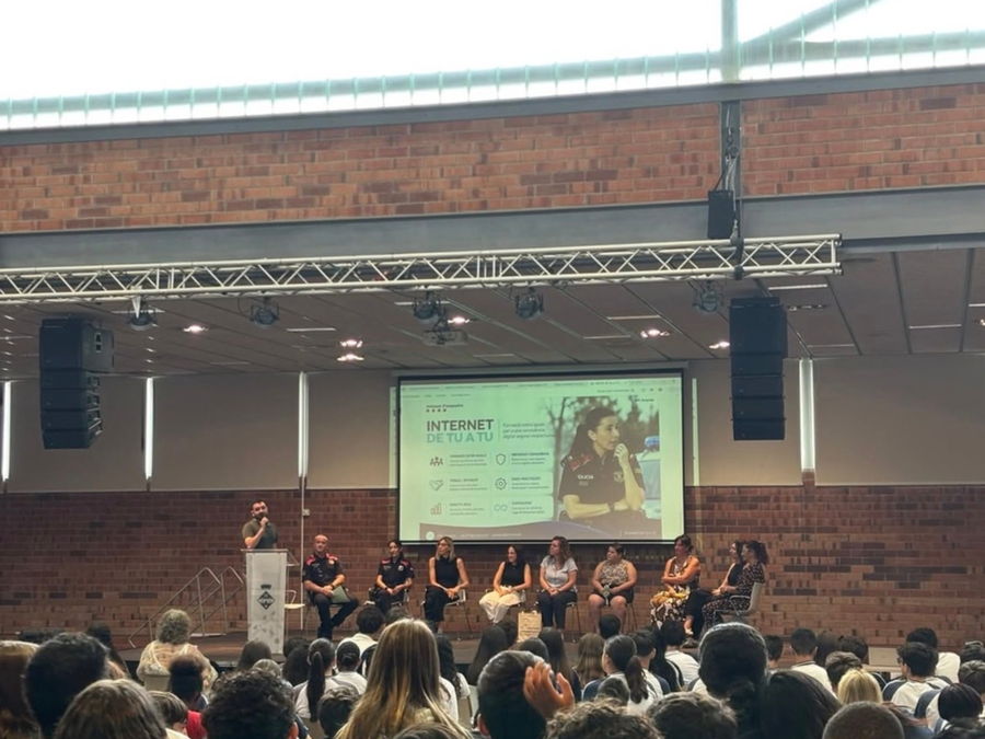 Ponents d'APASA i altres entitats a la I Jornada del Servei Comunitari d'Amposta